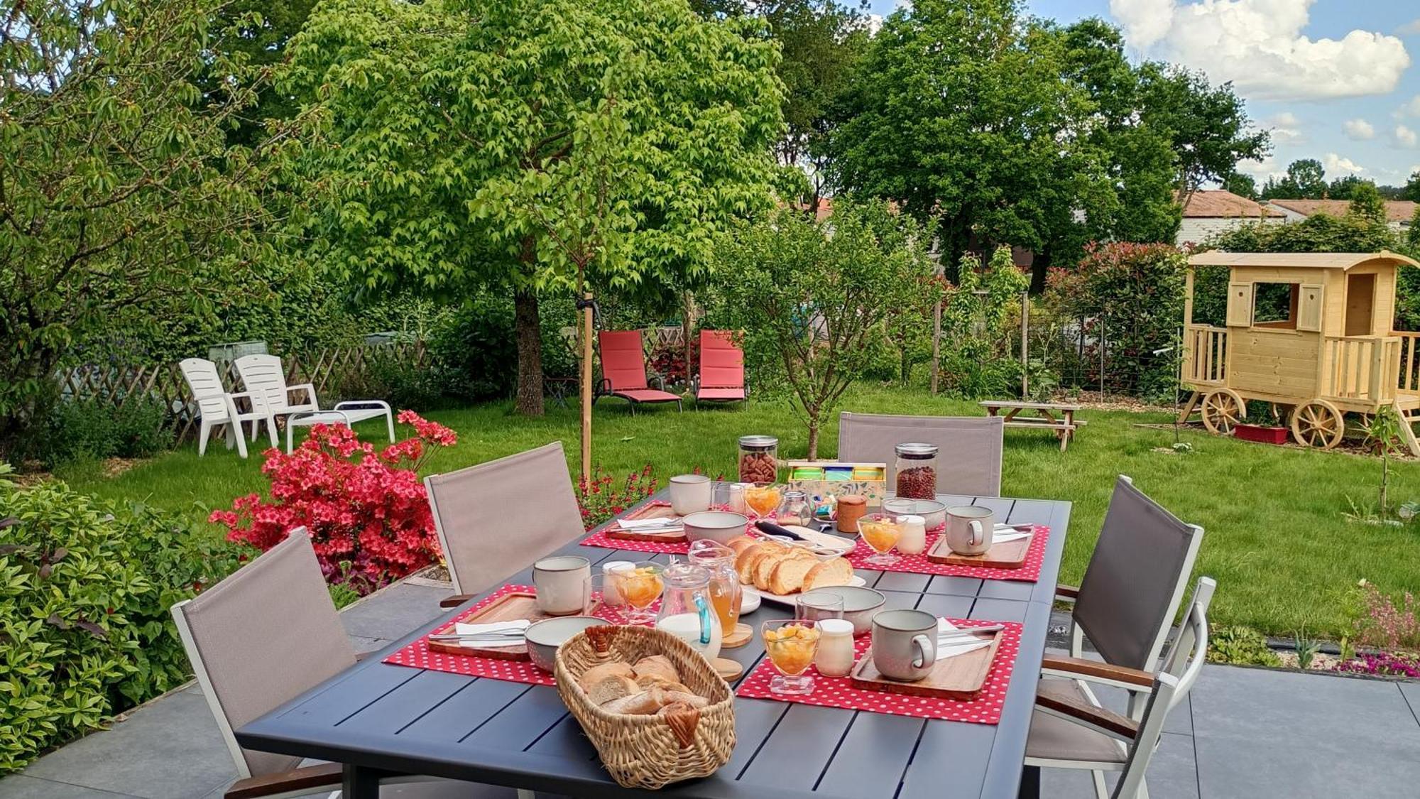 Les Terrasses Bed & Breakfast Saint-Paul-en-Pareds Bagian luar foto